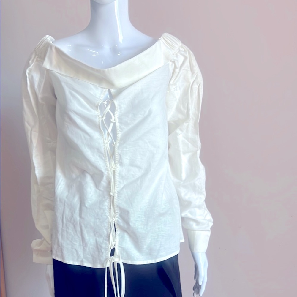 NEW ISLA_CO. Elegant White Women's Top Size L